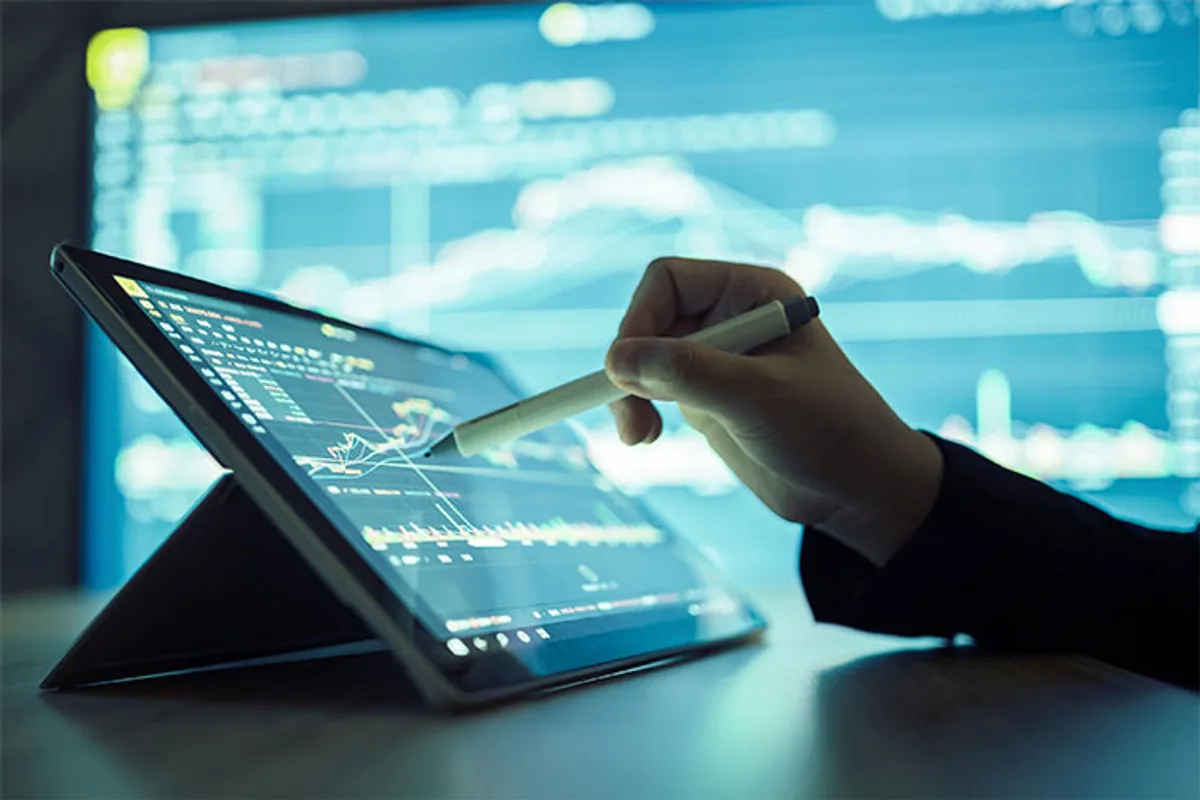 ¿Cómo funciona un software BMS con análisis de consumo energético?